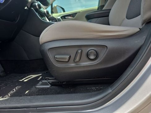 Used 2019 Toyota RAV4 XLE FWD image 12