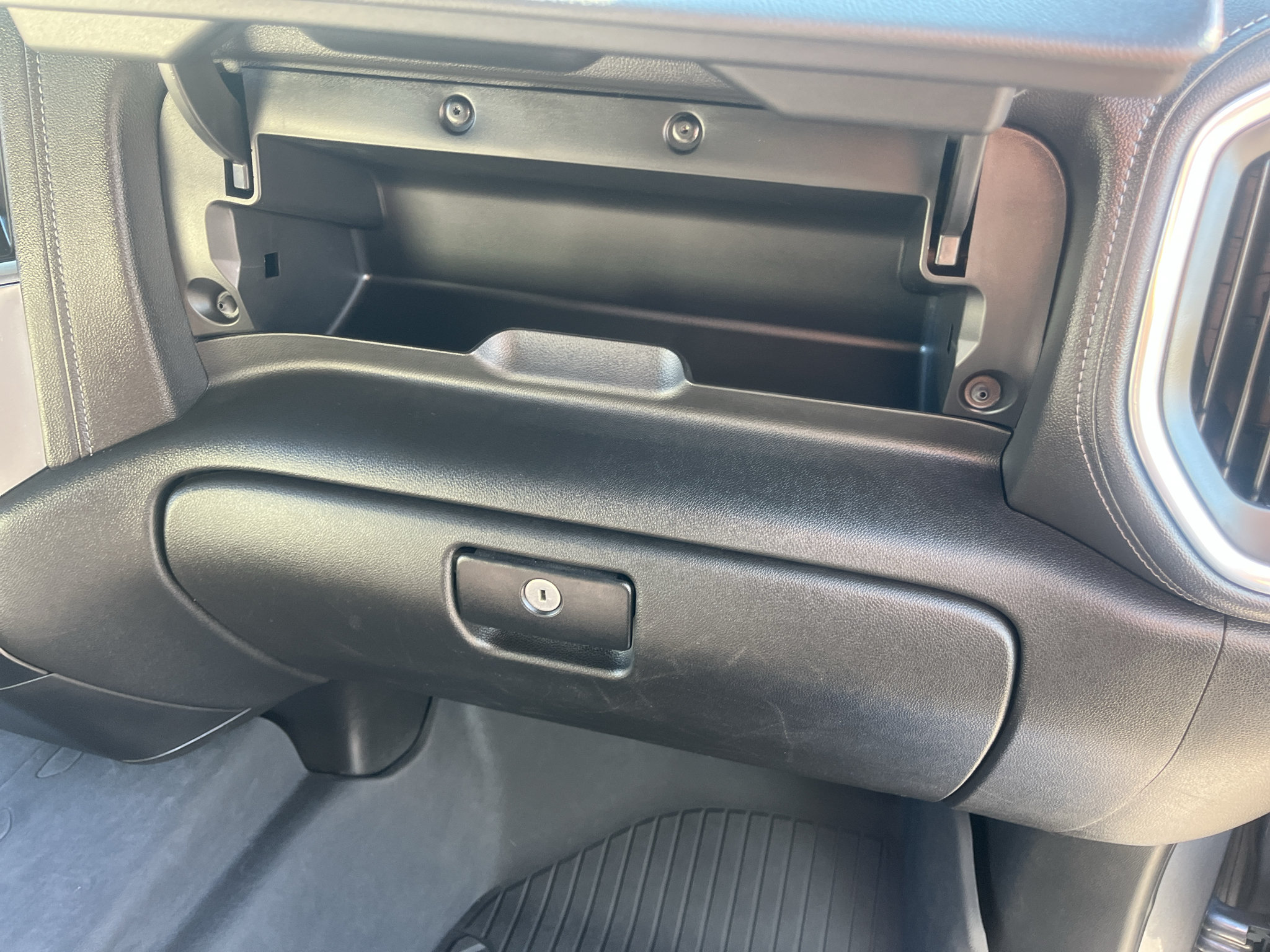 Used 2022 Chevrolet Silverado 1500 RST AWD/4WD image 32