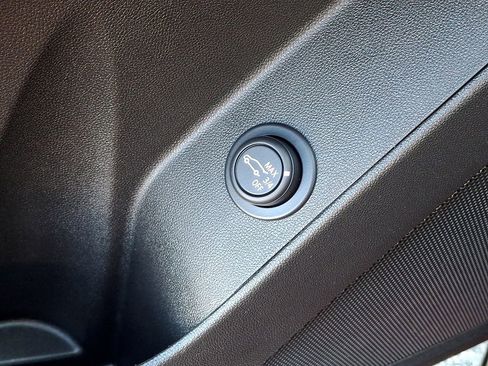 Used 2023 Chevrolet Equinox LT image 26