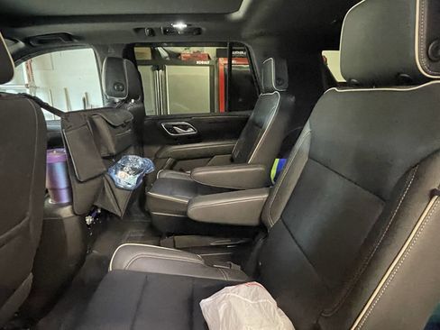 Used 2022 GMC Yukon SLT w/ SLT Premium Package image 5