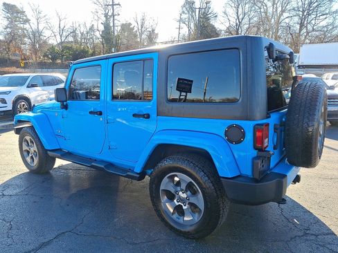 Used 2017 Jeep Wrangler Unlimited Sahara w/ Connectivity Group image 4