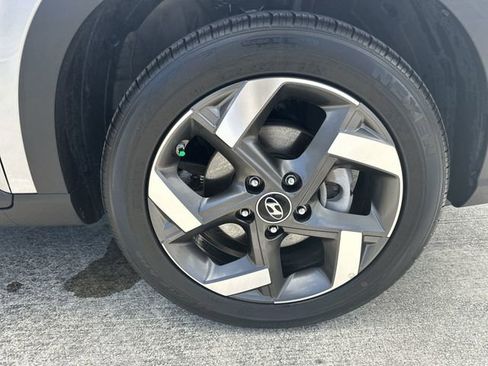Used 2025 Hyundai Venue SEL FWD image 11