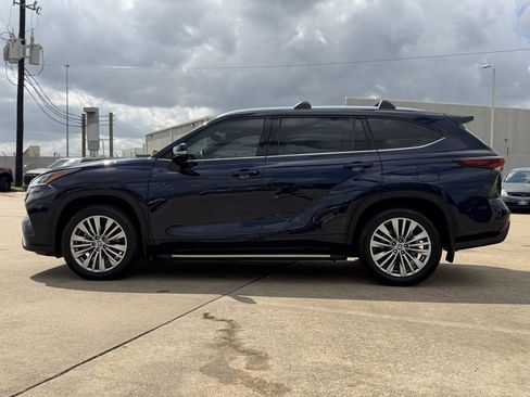 Used 2024 Toyota Highlander Platinum image 6