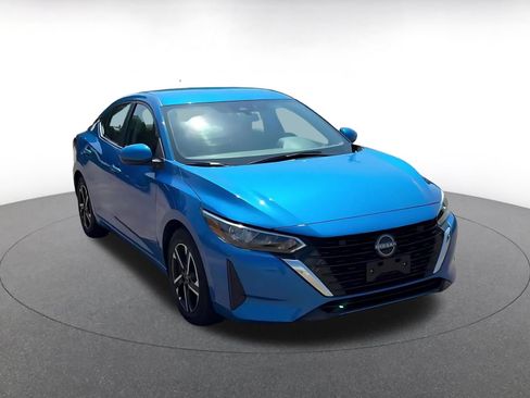 Used 2025 Nissan Sentra SV FWD image 3