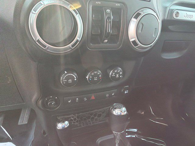 Used 2013 Jeep Wrangler Unlimited Sahara w/ Connectivity Group AWD/4WD image 25