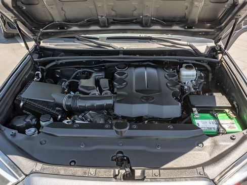 Used 2016 Toyota 4Runner SR5 AWD/4WD image 14