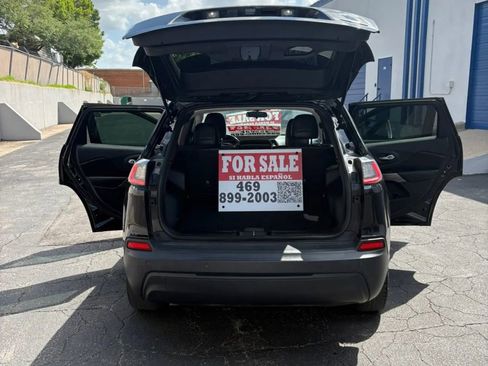 Used 2019 Jeep Cherokee Latitude Plus FWD image 12