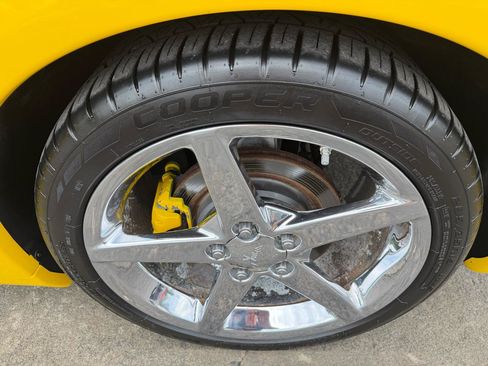 Used 2006 Chevrolet Corvette Coupe w/ Preferred Equipment Group RWD image 21