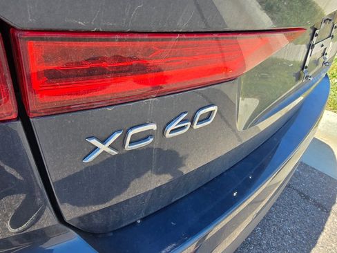 Used 2019 Volvo XC60 T8 Momentum w/ Advanced Package AWD/4WD image 11