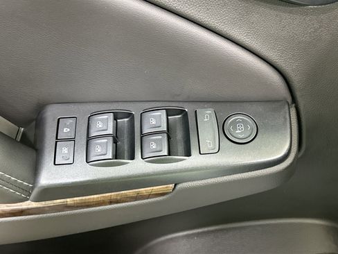 Used 2018 Chevrolet Suburban LS image 16