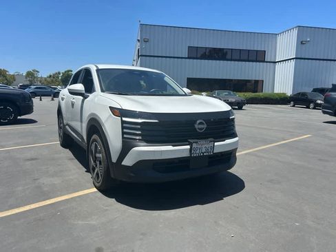Used 2025 Nissan Kicks SV FWD image 1