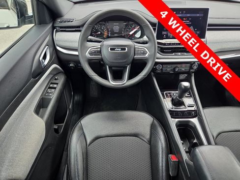 Used 2023 Jeep Compass Latitude AWD/4WD image 11