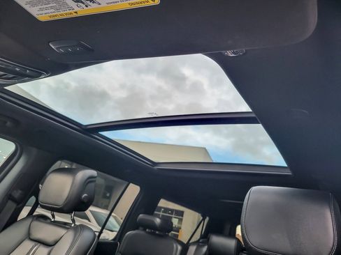 Used 2024 Jeep Wagoneer L 4WD w/ Premium Group I image 9