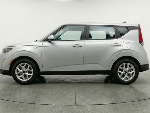 Used 2025 Kia Soul LX w/ LX Technology Package image 5