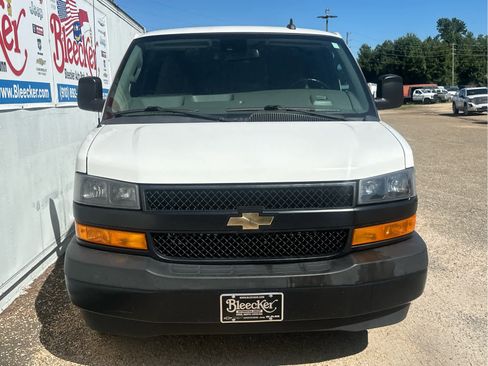 Used 2020 Chevrolet Express 3500 Extended w/ Driver Convenience Package image 5