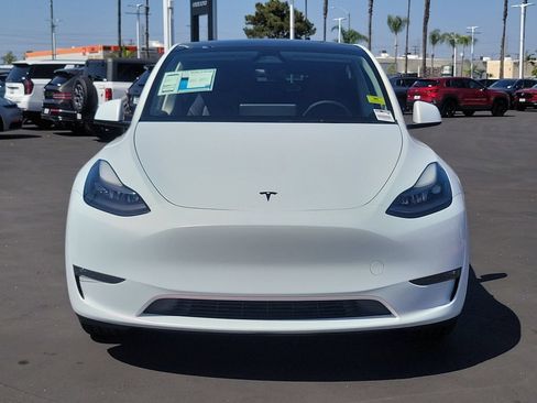 Used 2024 Tesla Model Y Long Range AWD/4WD image 25