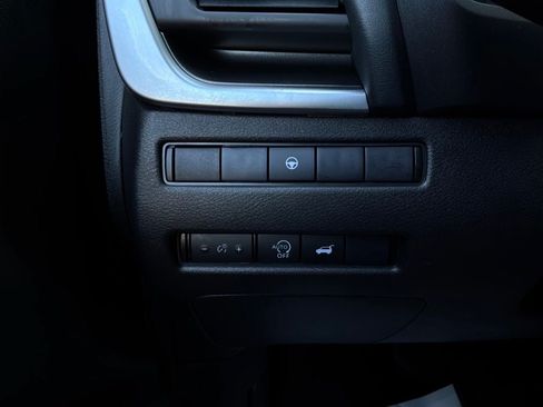 Used 2025 Nissan Rogue SV AWD/4WD image 24