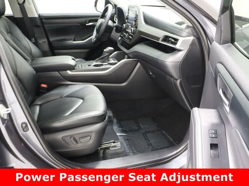 Used 2020 Toyota Highlander XLE image 41