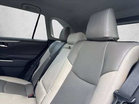 Used 2021 Toyota RAV4 XLE AWD/4WD image 24