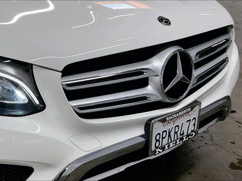 Used 2019 Mercedes-Benz GLC 300 4MATIC image 32