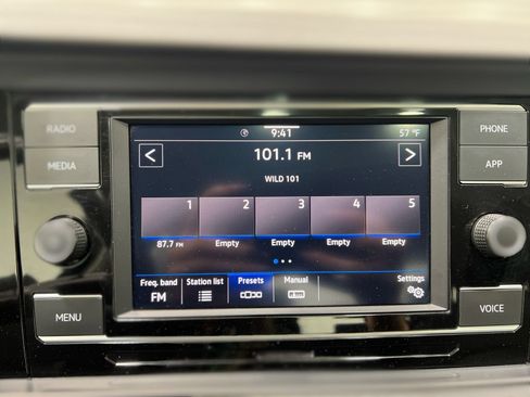 Used 2024 Volkswagen Jetta SE FWD image 16