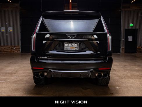 Used 2025 Cadillac Escalade V image 8