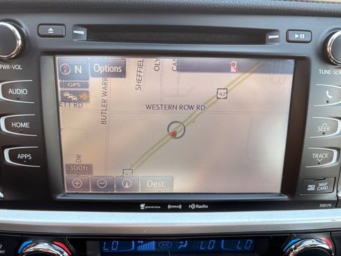 Used 2017 Toyota Highlander XLE AWD/4WD image 22
