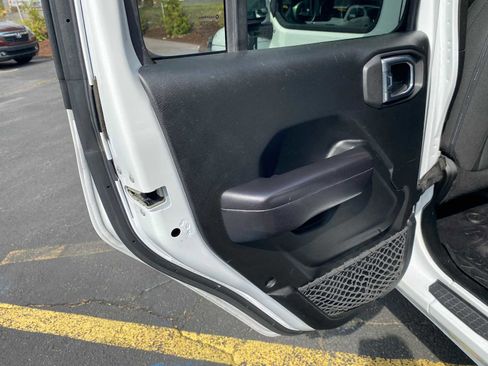 Used 2018 Jeep Wrangler Unlimited Sport S AWD/4WD image 28