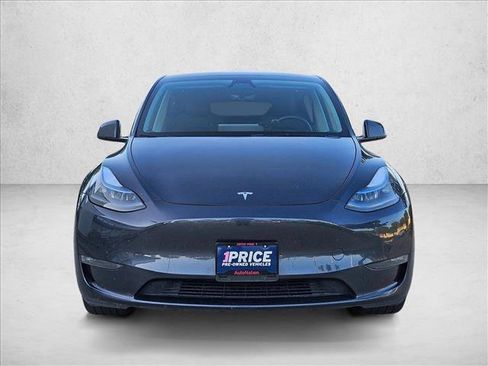 Used 2025 Tesla Model Y Long Range AWD/4WD image 2