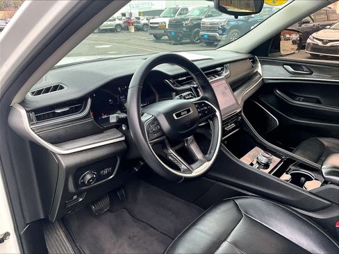 Used 2022 Jeep Grand Cherokee L Limited image 8