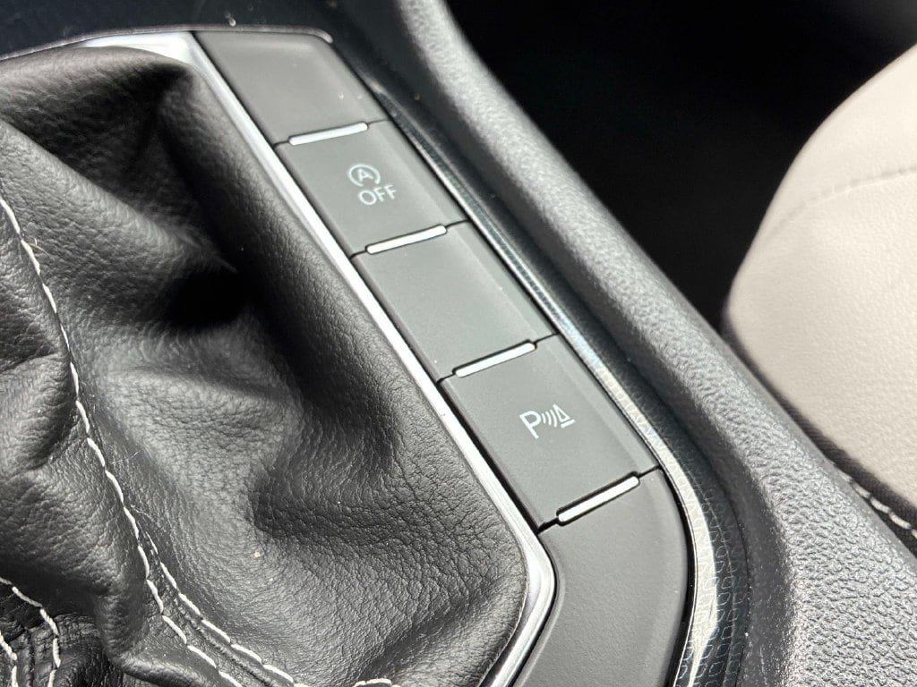Certified 2025 Volkswagen Taos SE AWD/4WD image 27