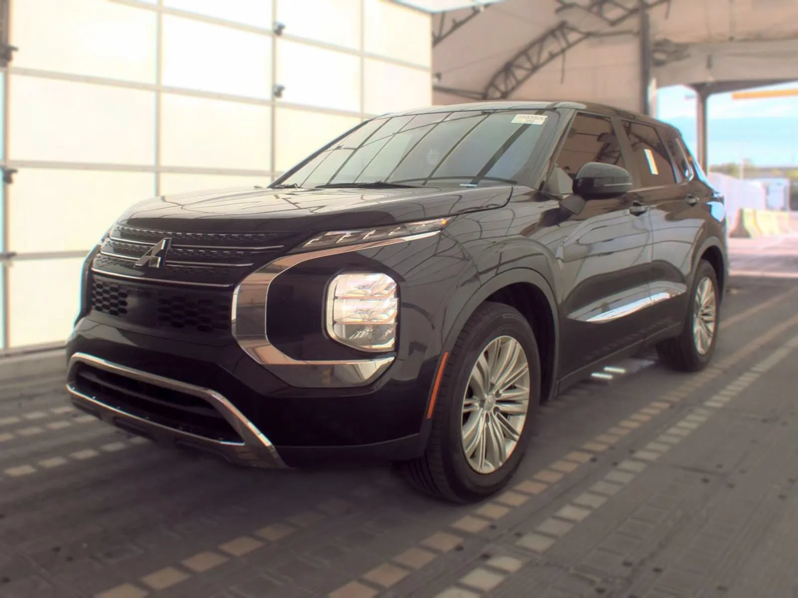 Used 2022 Mitsubishi Outlander ES FWD image 1