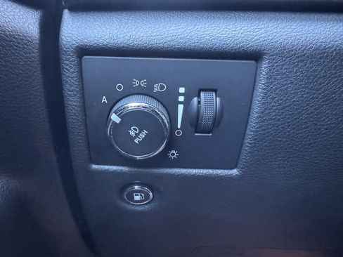 Used 2015 Jeep Grand Cherokee Altitude image 31