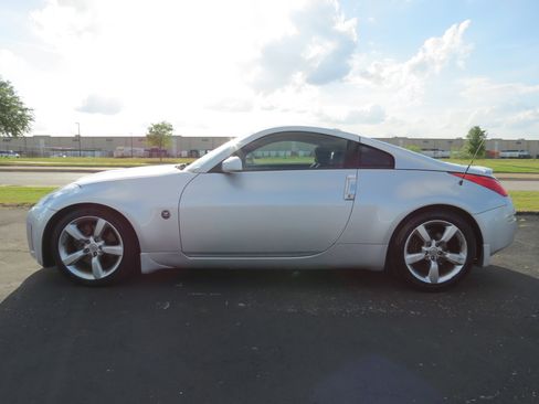 Used 2008 Nissan 350Z Touring w/ Cargo Convenience Pkg image 3