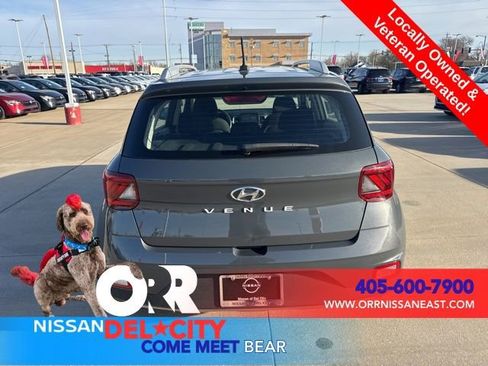 Used 2025 Hyundai Venue SEL FWD image 4
