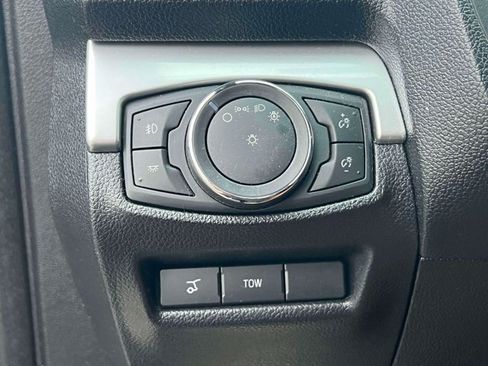 Used 2017 Ford Explorer XLT w/ Equipment Group 201A AWD/4WD image 21