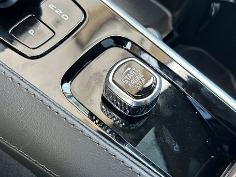 Certified 2025 Volvo XC90 B5 Core AWD/4WD image 26