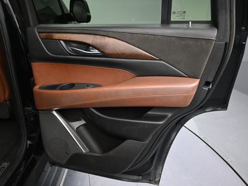 Used 2017 Cadillac Escalade Premium Luxury RWD image 27