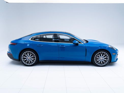 Certified 2025 Porsche Panamera 4 image 8