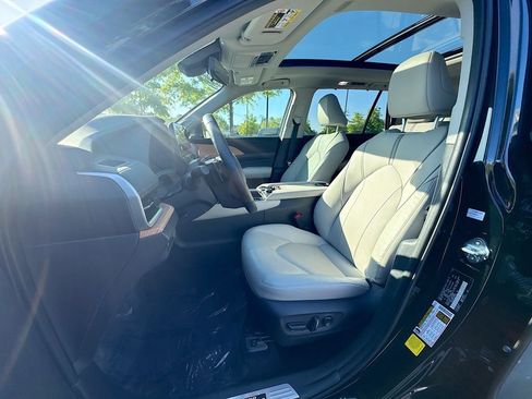 Used 2024 Toyota Grand Highlander Platinum AWD/4WD image 19