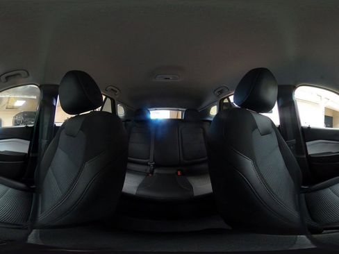 Used 2025 Chevrolet Trax LT FWD image 41