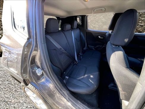 Used 2019 Jeep Renegade Latitude w/ Cold Weather Group image 26