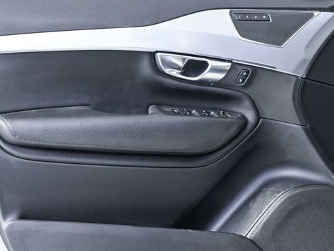 Used 2018 Volvo XC90 T6 Momentum w/ Convenience Package image 7