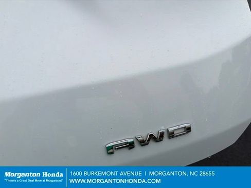 Used 2024 GMC Terrain SLT AWD/4WD image 28