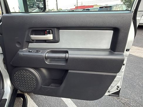 Used 2008 Toyota FJ Cruiser 4WD image 17