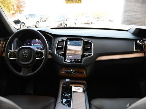 Used 2024 Volvo XC90 B6 Plus w/ Protection Package Premier image 15