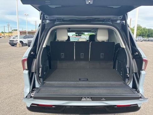 New 2026 Lincoln Navigator Reserve AWD/4WD image 25