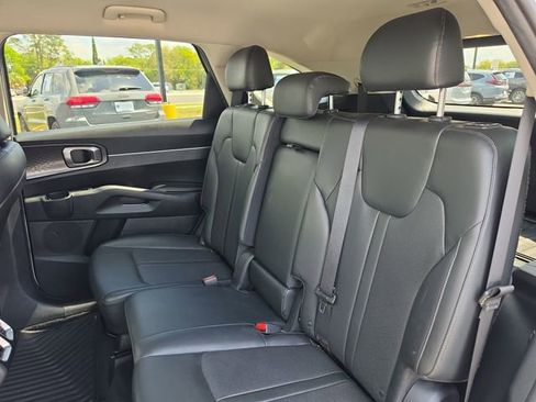 Used 2021 Kia Sorento S image 28