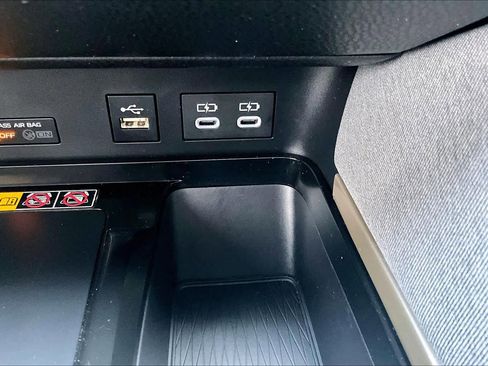 Used 2025 Toyota Camry LE image 36