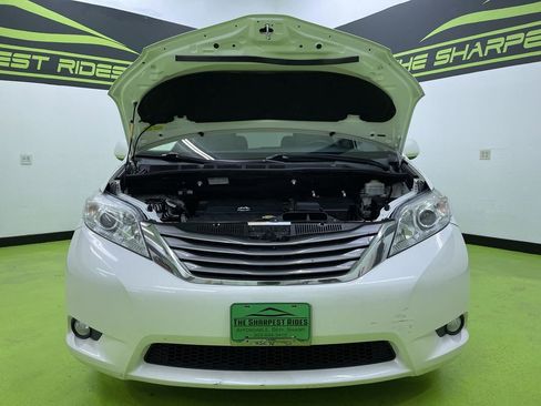Used 2015 Toyota Sienna AWD image 4